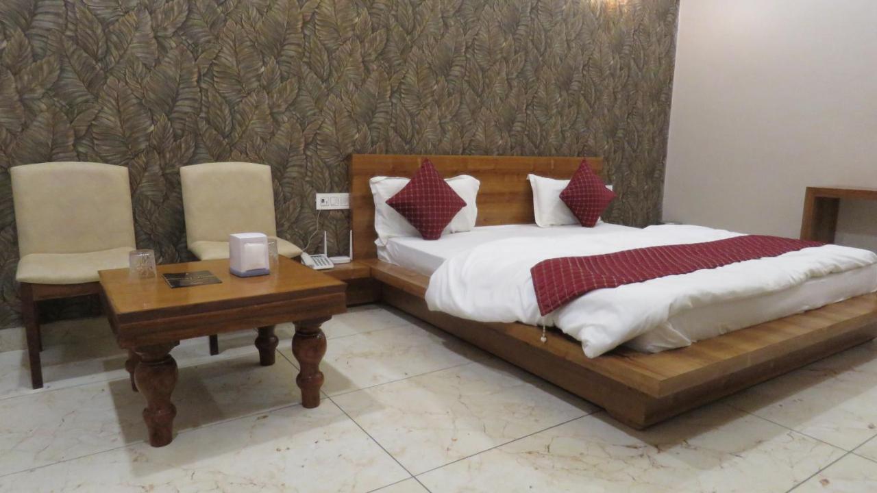 Raja Ji Hotels & Restaurant Jind Luaran gambar